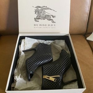 Burberry Peep Toe Ankle Boot / Sz 36 / Black w gold details / Shoe bag / OrigBox